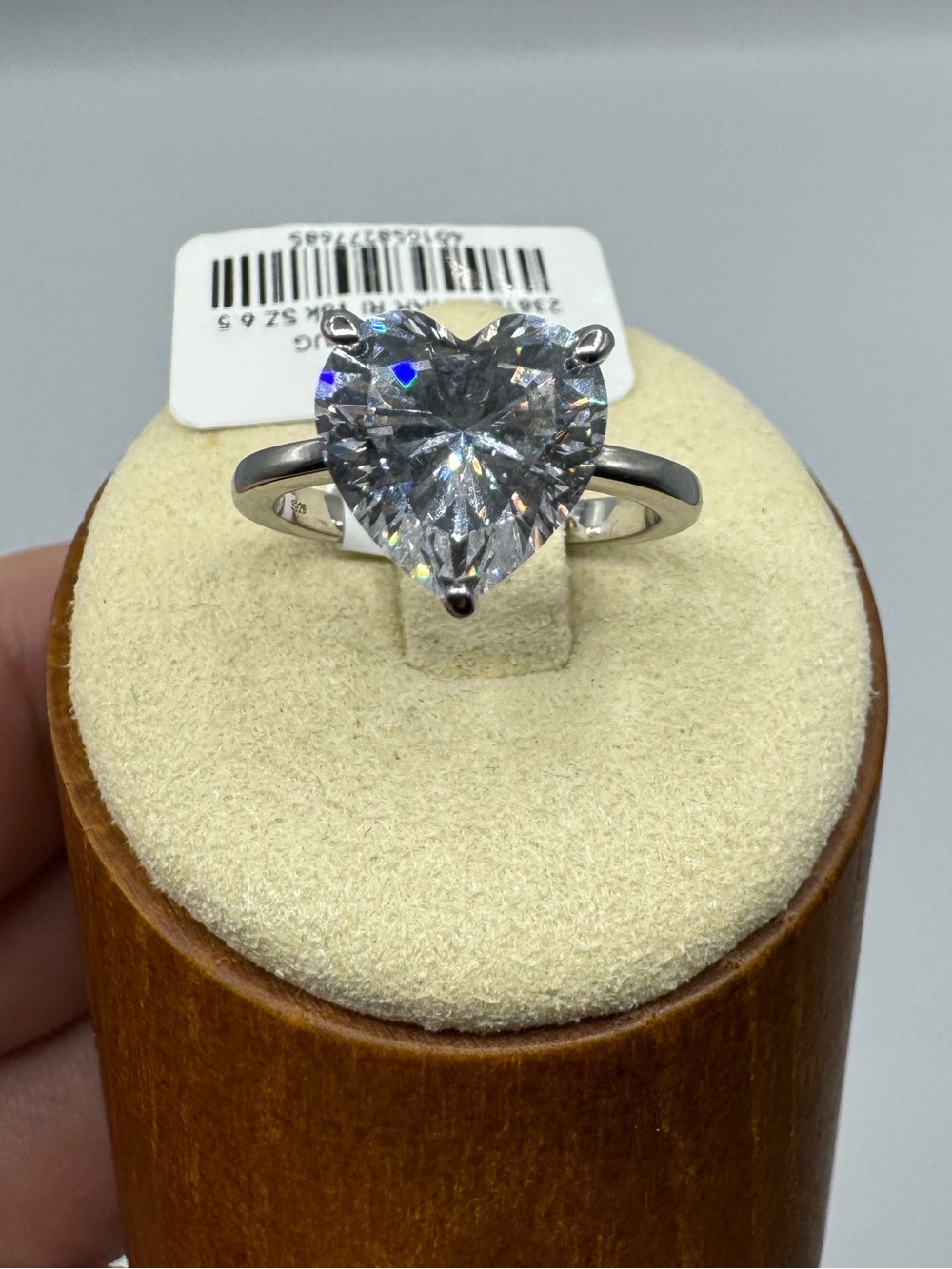 18k 4ct Heart Ring - Picture 14 of 14